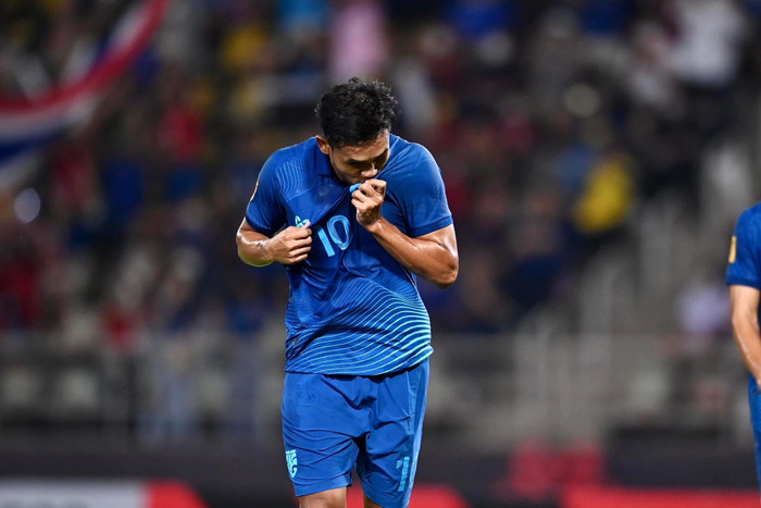 Trước khi hiệp 1 kết thúc, Dangda ghi bàn thắng hai trên chấm 11 m. Trước đó, Panya đã bị đối thủ phạm lỗi trong vùng cấm.