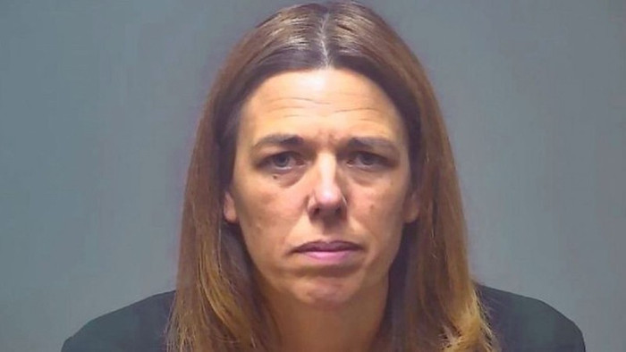 Kendra Gail Licari, 42 tuổi ở Mount Pleasant, Michigan