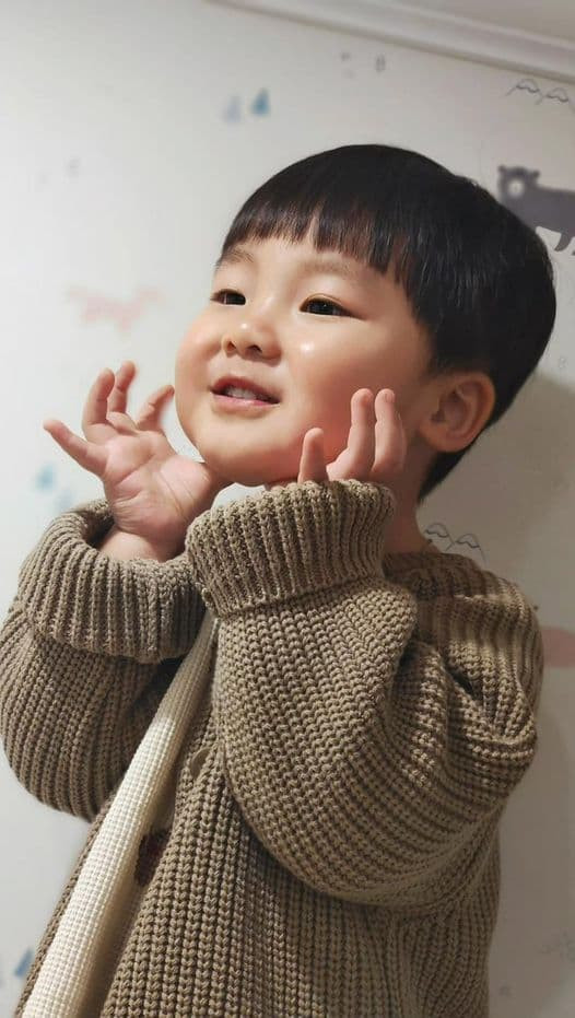 Hoà Minzy đã chứng minh mình không chỉ là nữ ca sĩ tài năng mà còn là một mẹ bỉm đầy tâm lý.