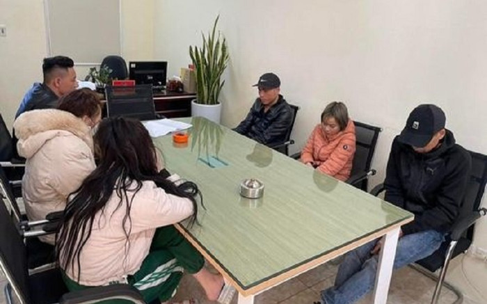 3 nam 3 nữ ở Hải Dương thuê phòng vip quán karaoke tụ tập 'thác loạn' Ảnh 2