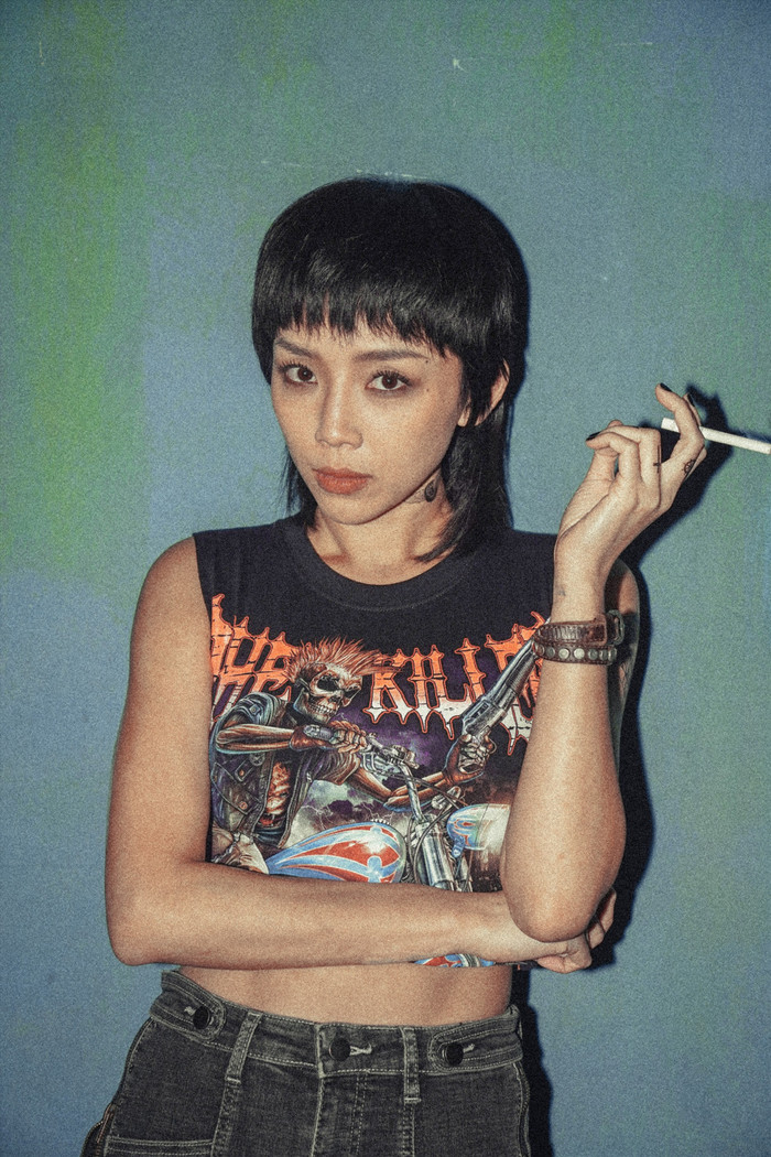 Phong cách ăn mặc đời thường cực cá tính của Thanh