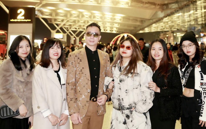 Đạo diễn GenZ lên đường bắt đầu hành trình quảng bá tinh hoa áo dài Việt tại Mỹ Ảnh 2