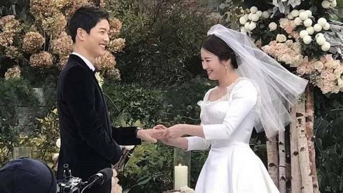 Điểm chung bất ngờ về thời điểm Song Joong Ki hẹn hò bạn gái mới, netizen lo lắng quá khứ lặp lại Ảnh 3