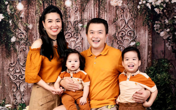 Lê Khánh khoe khoảnh khắc 'gia đình nhỏ, hạnh phúc to', diện mạo hai quý tử giống y đúc bố Ảnh 2