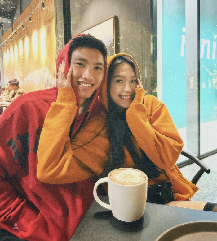 Cả hai thường xuyên khoe ảnh trên mạng xã hội để cho thấy được sự hạnh phúc.