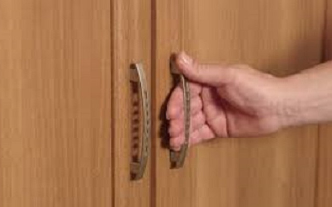 Tò mò mở tủ quần áo của bạn trai, cô gái 'chết sững' khi thấy thứ bên trong Ảnh 2