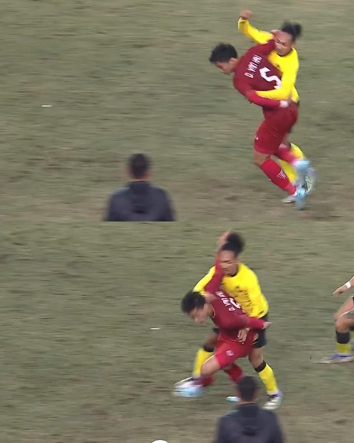 HLV Park Hang Seo không nghĩ các động tác vung tay của Văn Hậu là bạo lực.