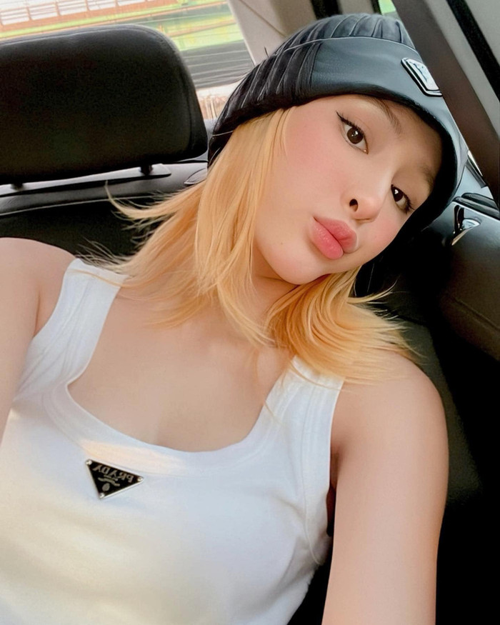 Dù bị cư dân mạng không ngừng chất vấn, mỉa mai Hiền Hồ vẫn quyết định 'lơ đẹp' tất cả và hành xử như chưa hề có chuyện gì xảy ra