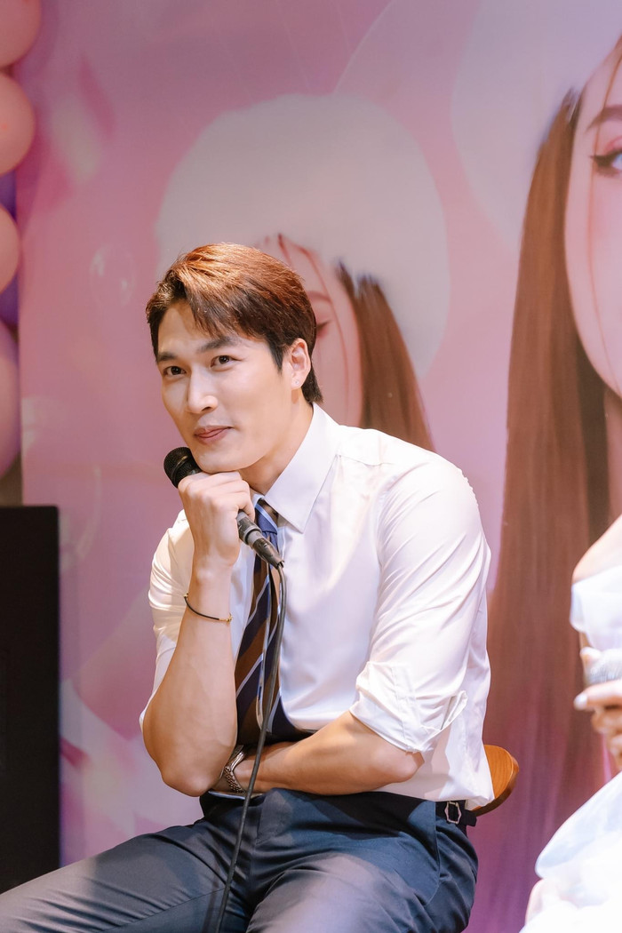 Huyền Lizzie cho biết, book photo mà photo toàn chụp Đình Tú.