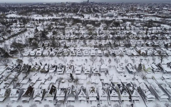 Hàng chục người thiệt mạng trong bão tuyết, quân đội được huy động cấm người dân lái xe ra đường Ảnh 2