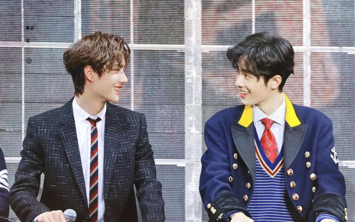 Tuy người hâm mộ thường xuyên xảy ra tranh chấp nhưng hai nam nghệ sĩ không ngại xuất hiện cùng nhau tại nhiều sự kiện. 