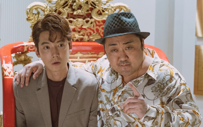 Ma Dong Seok trổ tài 'lùa gà', bạn trai Soo Young (SNSD) múa dao trong trailer phim Ông Trùm Mông Má Ảnh 2