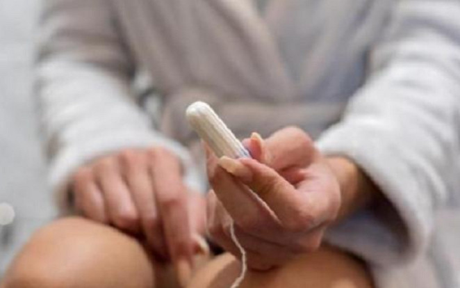 Cơ thể bốc mùi, cô gái sốc nặng khi phát hiện ra thứ kinh dị mắc kẹt trong người Ảnh 2