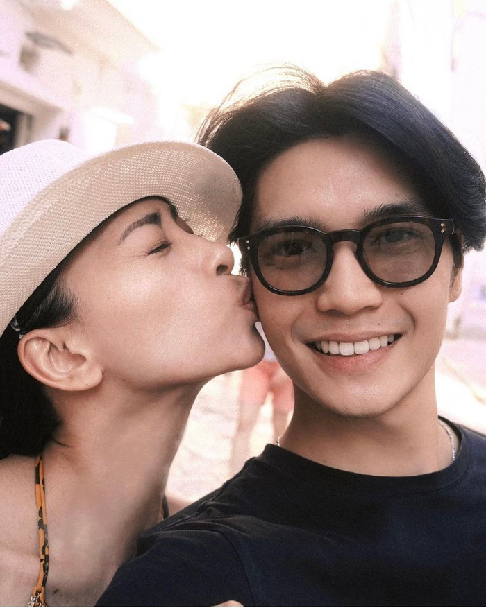 Ngô Thanh Vân và Huy Trần không ngần ngại đăng tải những khoảnh khắc tình tứ