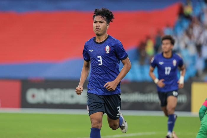 Ở hiệp 2, Campuchia được hưởng liên tiếp 2 quả phạt đền để dẫn đối thủ 3-1.  Lim Pisoth ghi thêm 2 bàn trong 10 phút cuối cho Campuchia.