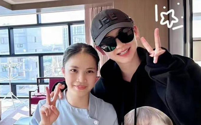 Một nữ diễn viên nổi tiếng tiết lộ phải ngồi xe lăn sau khi sinh con, lý do khiến nhiều người bất ngờ Ảnh 2
