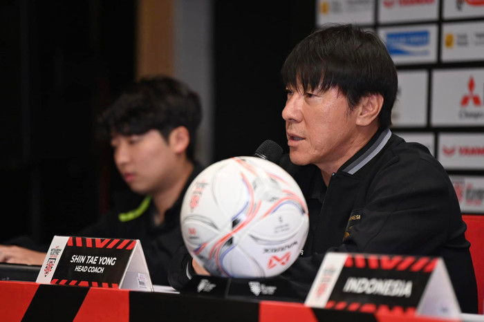 HLV Shin Tae Yong đã xin lỗi về chuyện CĐV Indonesia đập vỡ cửa sổ xe của tuyển Thái Lan.