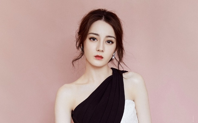 Địch Lệ Nhiệt Ba nhận tin buồn cuối năm, fan vừa thương vừa xót Ảnh 2