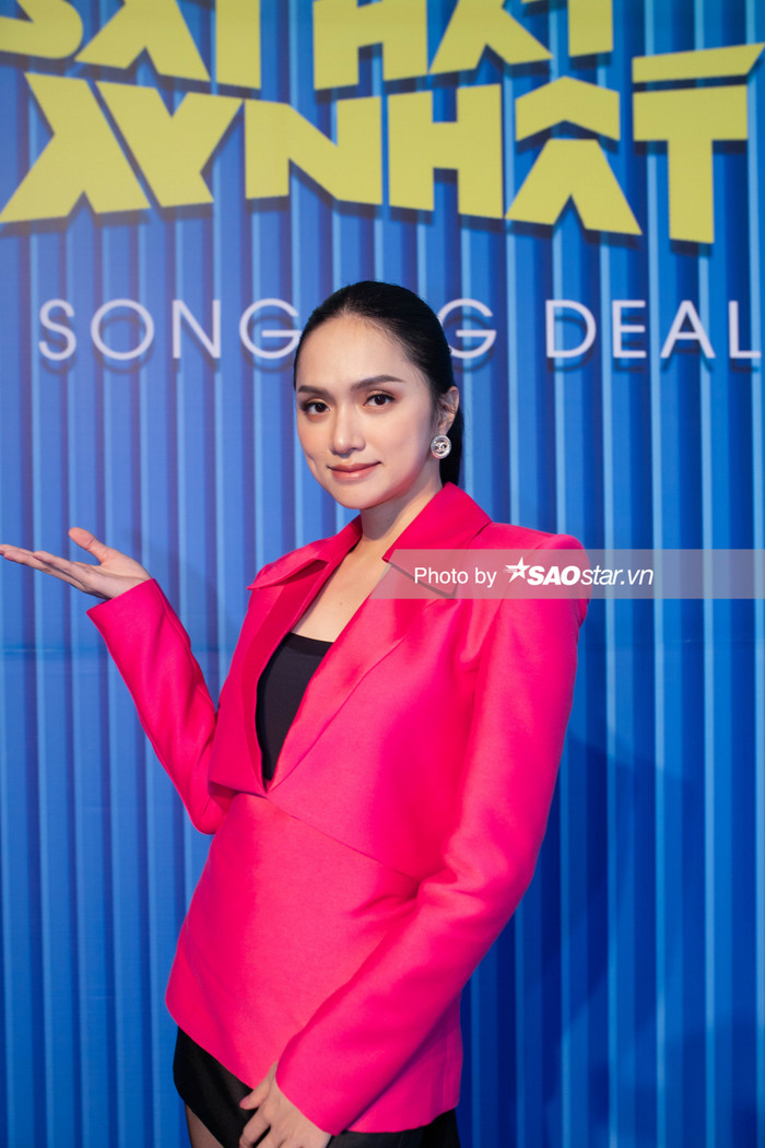 Giám khảo Hương Giang.