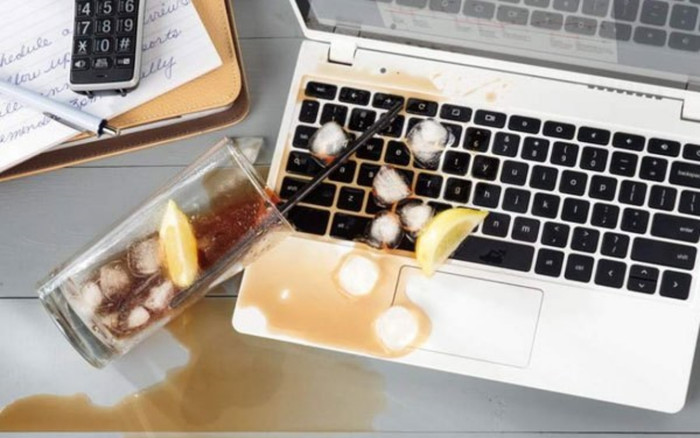 Vụ cô gái bị làm đổ nước vào laptop ở quán cà phê: Thực hư thông tin cô gái bị 'đâm đơn kiện' Ảnh 2