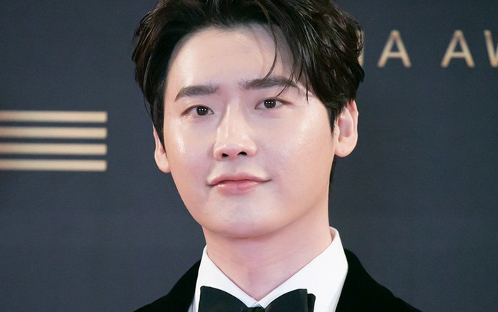 Lee Jong Suk ẩn ý cảm ơn bạn gái sau khi nhận được giải Daesang, 'người ấy' là ai? Ảnh 2