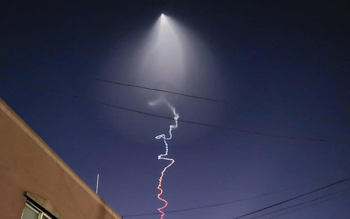 Người dân Seoul bàng hoàng trước luồng ánh sáng kỳ lạ như xuyên không trên bầu trời đêm Ảnh 2