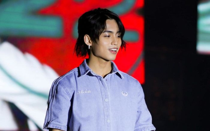 Đang hát trên sân khấu nhưng khán giả cứ liên tục hỏi: 'Biết ông Thương không?', MONO trả lời ra sao? Ảnh 2