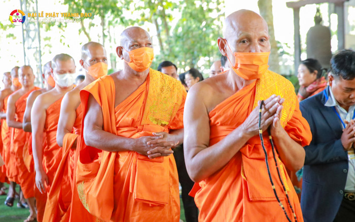 Hơn 4000 sinh viên, giới trẻ tình nguyện tham gia lễ Phật Thành Đạo Ảnh 6