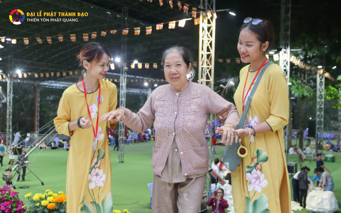 Hơn 4000 sinh viên, giới trẻ tình nguyện tham gia lễ Phật Thành Đạo Ảnh 3