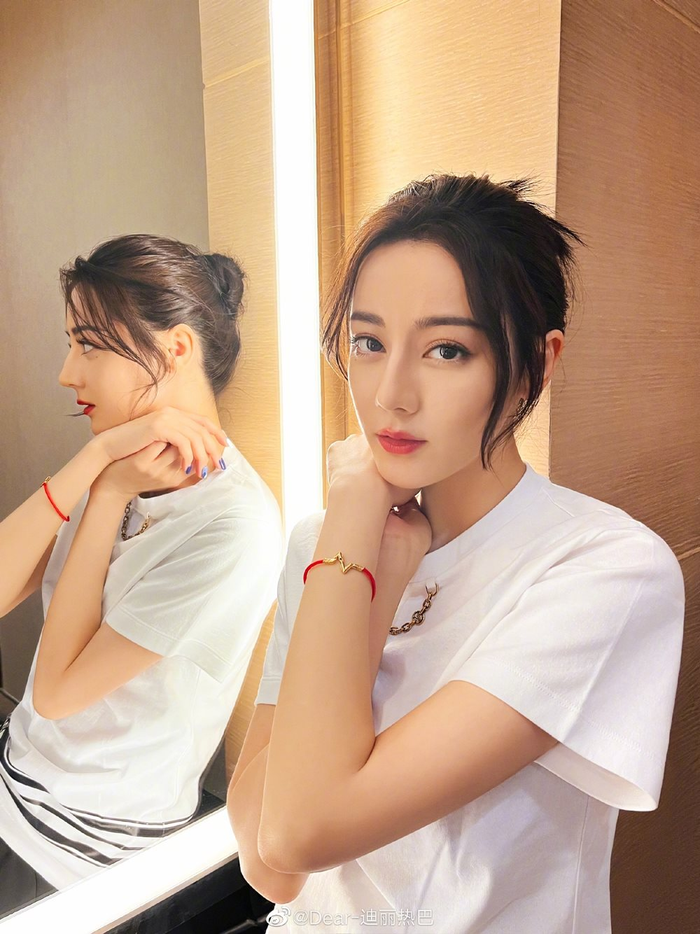 Nữ diễn viên có phong cách đời thường khá giản dị và chăm chỉ tham gia nhiều hoạt động từ thiện.&nbsp;