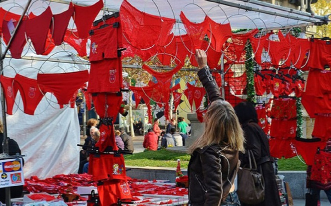 Muôn kiểu đón năm mới 'độc lạ' trên thế giới Ảnh 2