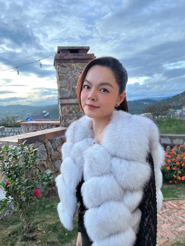 Sau khi sinh con lần 3, cô được nhiều khán giả nhận xét ngày càng xinh đẹp và mặn mà trông thấy