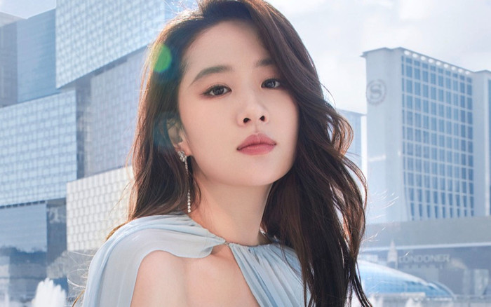 Có bố là nhân vật tầm cỡ ở Trung Quốc, Lưu Diệc Phi vụt sáng thành sao hạng A bằng cách nào? Ảnh 2