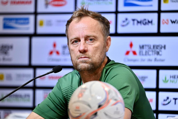 HLV Polking khen Honda giỏi nhưng chắc chắn Thái Lan đánh bại Campuchia.