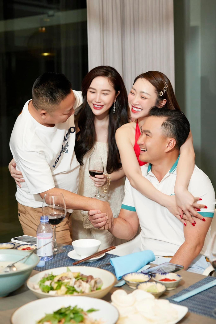 Cô nàng thường đăng tải những khoảnh khắc hạnh phúc như 'công chúa' khi làm dâu hào môn.