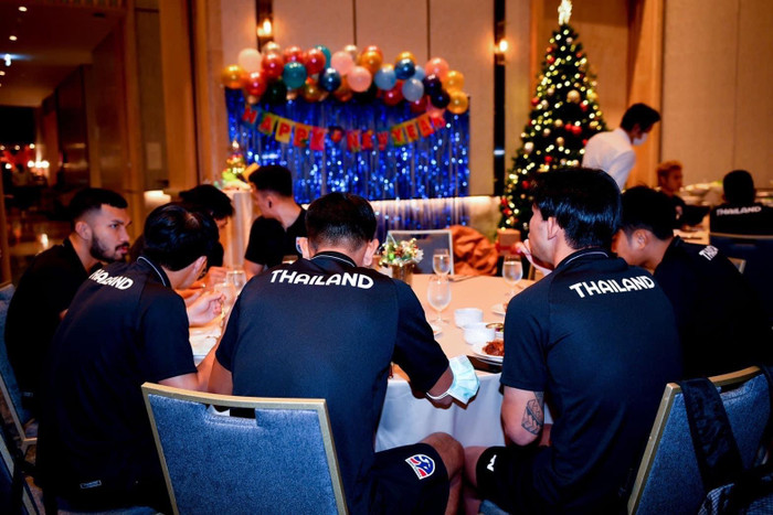 Nữ tỷ phú Madam Pang chi tiền để tuyển Thái Lan được phục vụ bữa ăn đặc biệt vào dịp năm mới 2023.