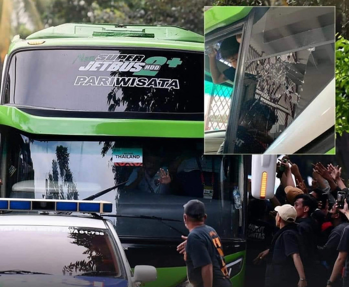 CĐV Indonesia tấn công xem chở đội tuyển Thái Lan đến vỡ kính.