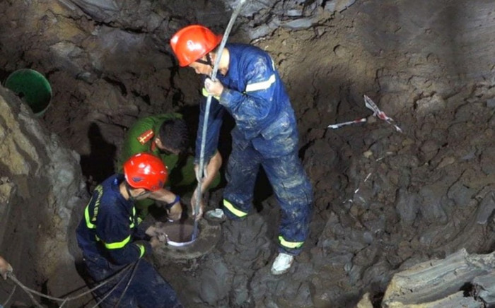 Thủ tướng chỉ đạo khẩn trương cứu bé trai rơi xuống trụ bê tông sâu 35m Ảnh 2