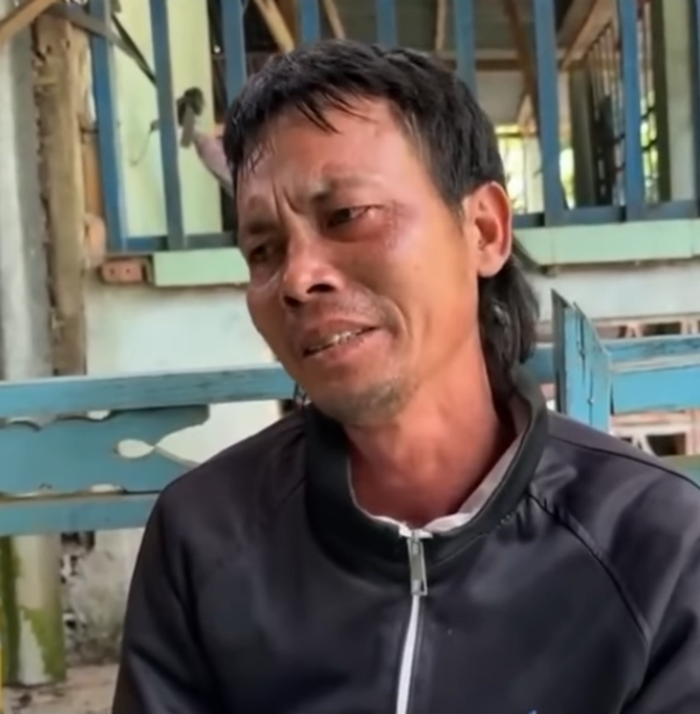 Cha cháu bé nghẹn ngào kể lại giây phút cứu con.