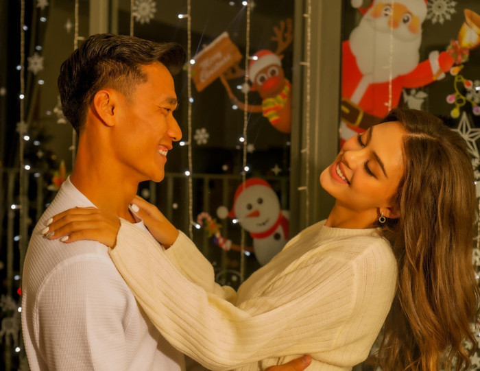 Dianka - vợ Tây Bùi Tiến Dũng xả kho loạt khoảnh khắc “tình bể bình” đầy lãng mạn khiến công chúng nhìn chỉ biết ghen tỵ.