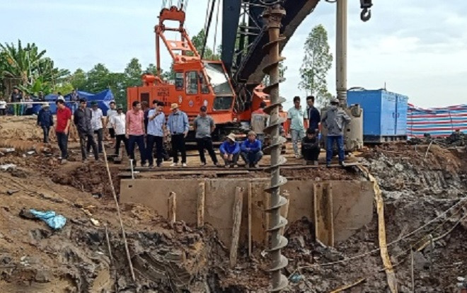 Lý thuyết '72 giờ vàng' liệu có phép màu nào đến với bé trai rơi xuống trụ bê tông sâu 35m? Ảnh 2