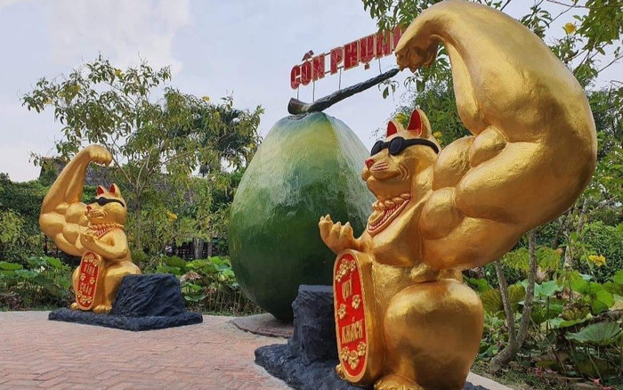 Linh vật mèo Bến Tre 2023 gây 'chấn động', netizen thốt lên: 'Tập gym không đều hay uống nước dừa quá đà' Ảnh 2