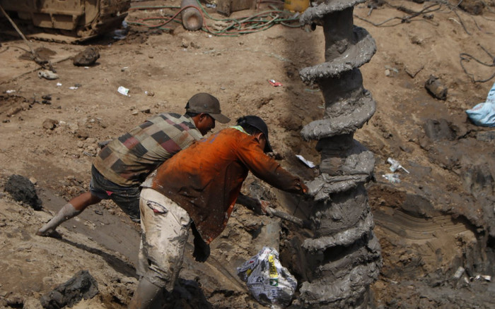 Đồng Tháp thừa nhận lúng túng, bất ngờ trong vụ giải cứu bé trai 10 tuổi lọt vào trụ bê tông Ảnh 2