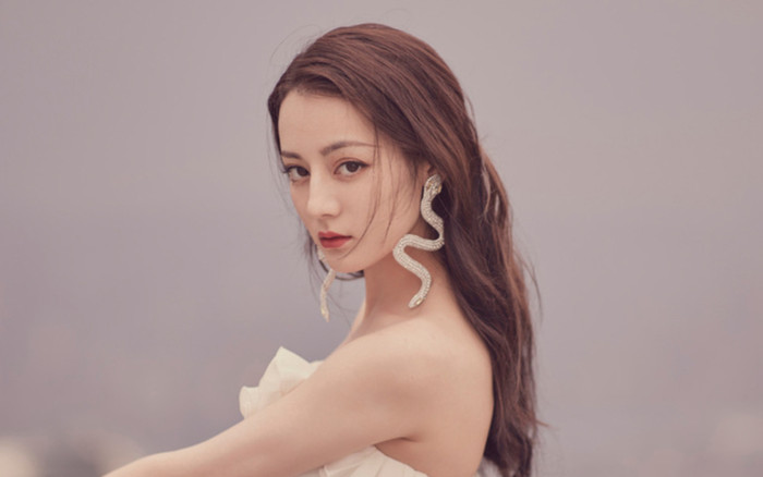 Địch Lệ Nhiệt Ba phản ứng cực căng trước tin đồn ra nước ngoài sinh con Ảnh 2