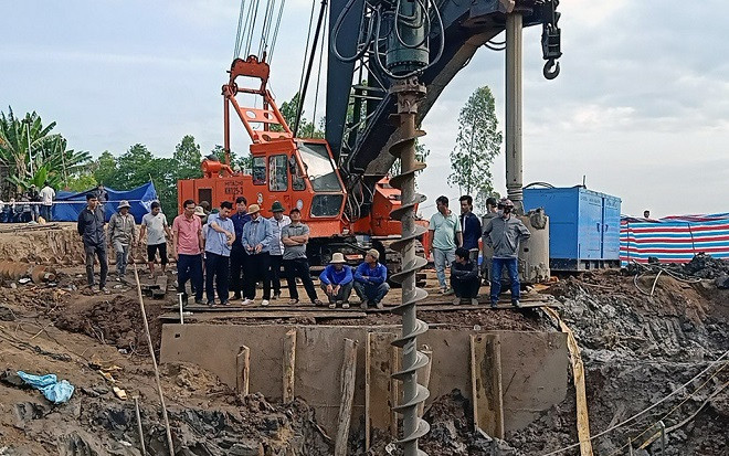 Vụ bé trai 10 tuổi lọt trụ bê tông: Vì sao phải thay đổi phương án cứu nạn liên tục Ảnh 2