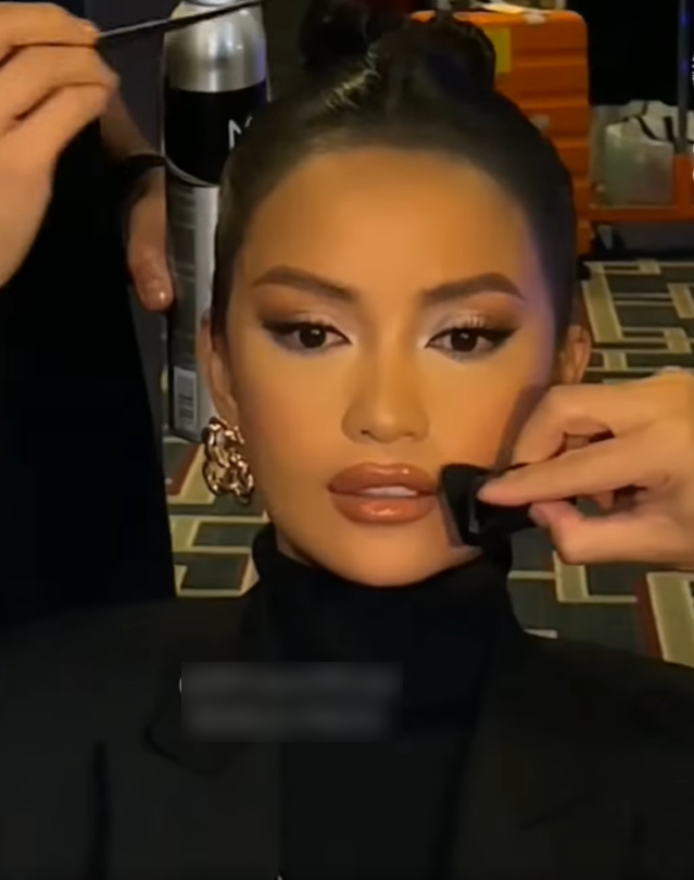 Dù trang điểm với phong cách nào, Ngọc Châu vẫn có thể 'cân' được mà không sợ bị 'dìm'.