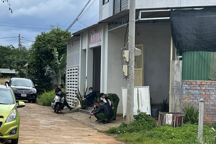 Cặp nam nữ vào thuê phòng chỉ thấy thanh niên trở ra, chủ nhà nghỉ mở khóa thì phát hiện cảnh 'kinh hãi' Ảnh 1