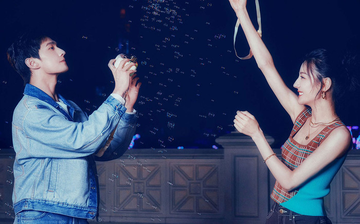 Cùng đăng ảnh mới đầu năm, Dương Dương – Địch Lệ Nhiệt Ba vô tình làm lộ chuyện hẹn hò? Ảnh 2