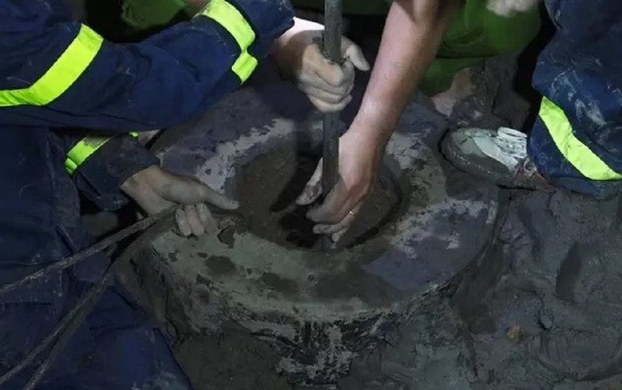 Vụ bé trai lọt vào trụ bê tông: Duy trì công tác bơm tiếp ôxy trong suốt quá trình cứu hộ Ảnh 2