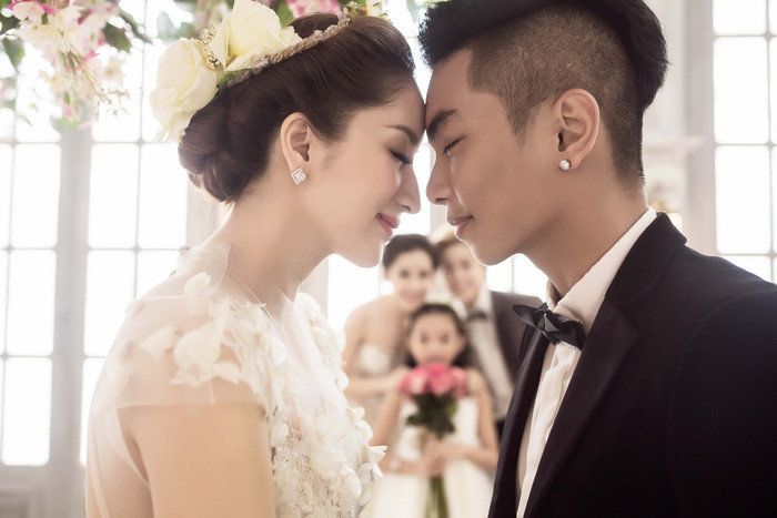 Phan Hiển bí mật dành tặng cho Khánh Thi một buổi chụp hình cưới.